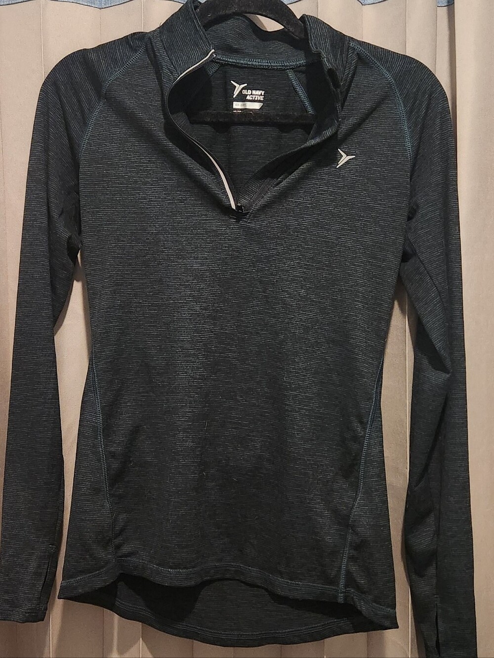 Old Navy Women’s Dark Gray Long-Sleeve Quarter-Zip Performance Top